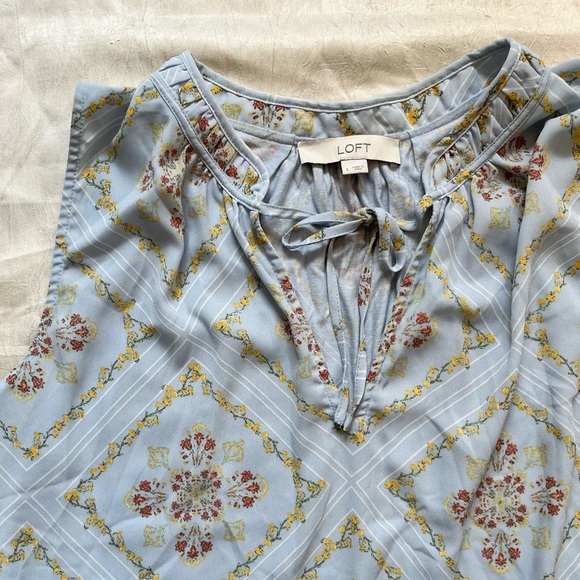 LOFT Sky Blue Floral Sleeveless Bow-Front Blouse - Picture 4 of 7